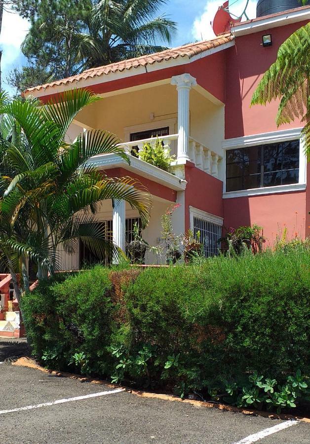 La Famosa Costillas A La Lena Jarabacoa Exteriör bild