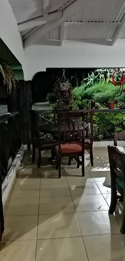 La Famosa Costillas A La Lena Jarabacoa Exteriör bild